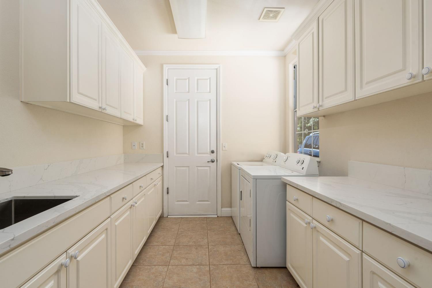 10532 N Medinah Cir, Fresno, CA 93730