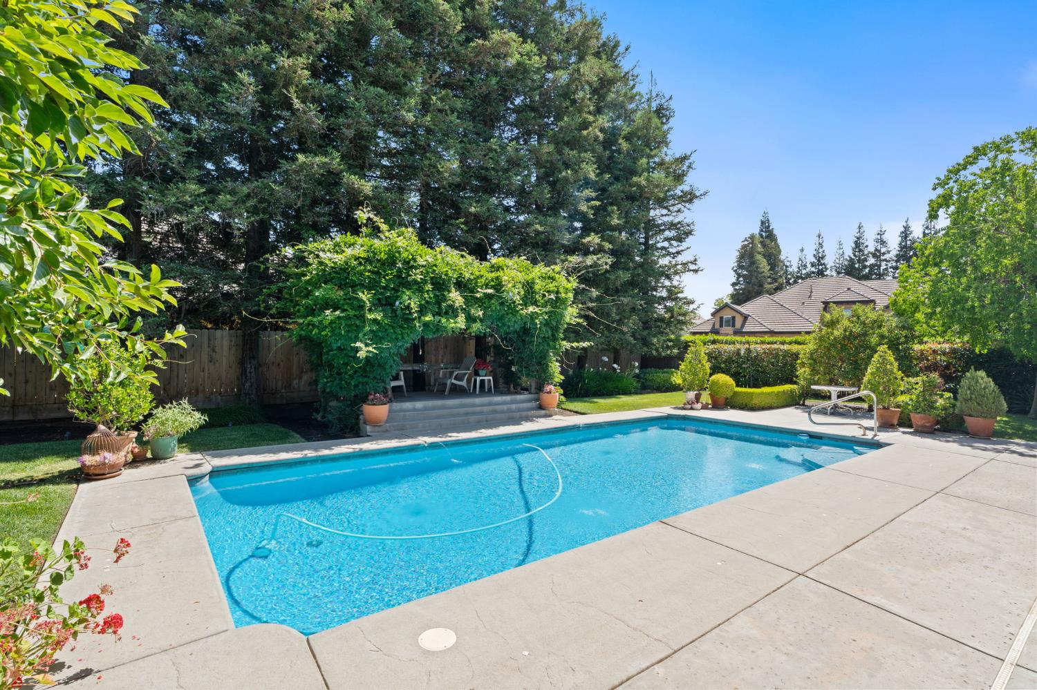 10532 N Medinah Cir, Fresno, CA 93730