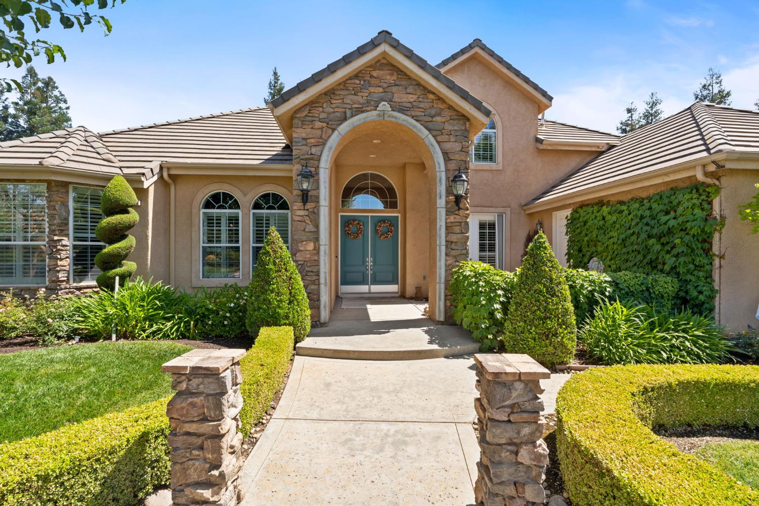10532 N Medinah Cir, Fresno, CA 93730