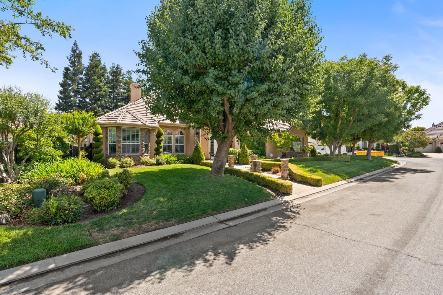 10532 N Medinah Cir, Fresno, CA 93730