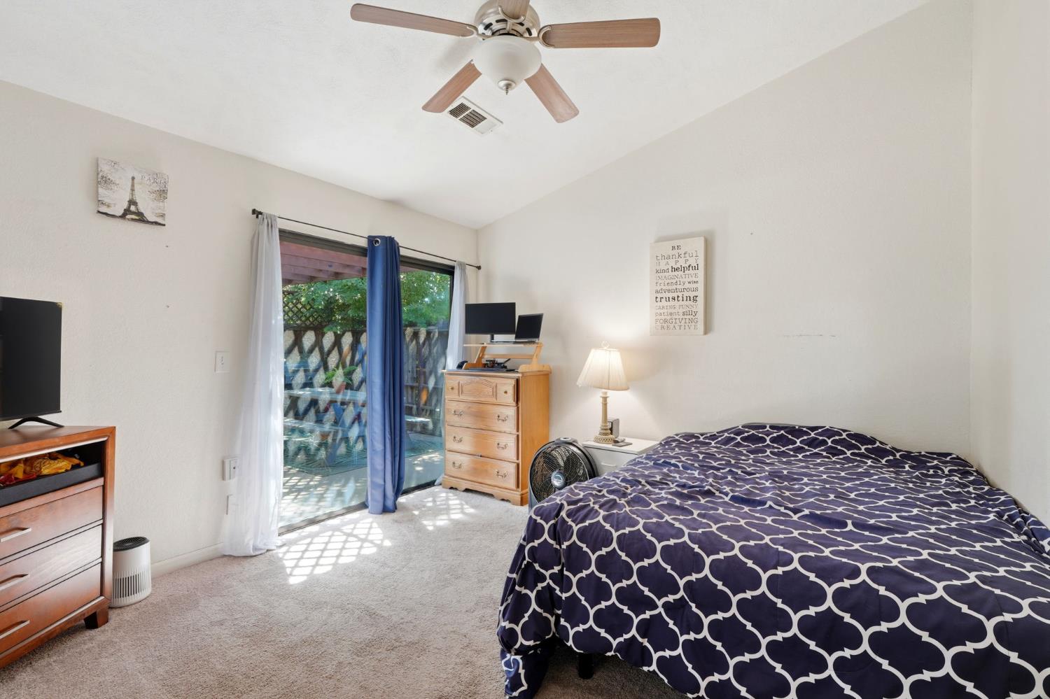 1008 N Manzanita St, Visalia, CA 93292