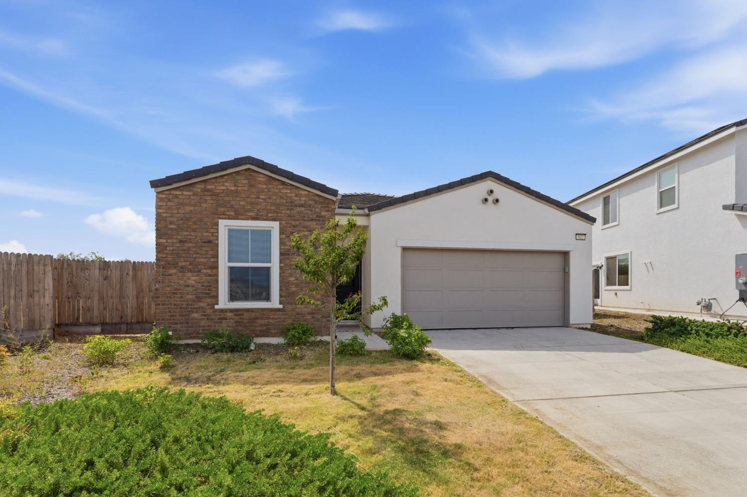 802 Atlantica Dr S, Madera, CA 93636