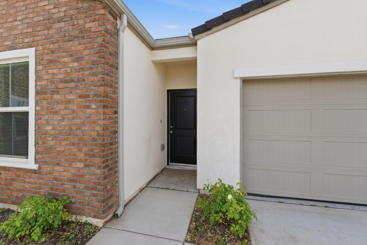 802 Atlantica Dr S, Madera, CA 93636