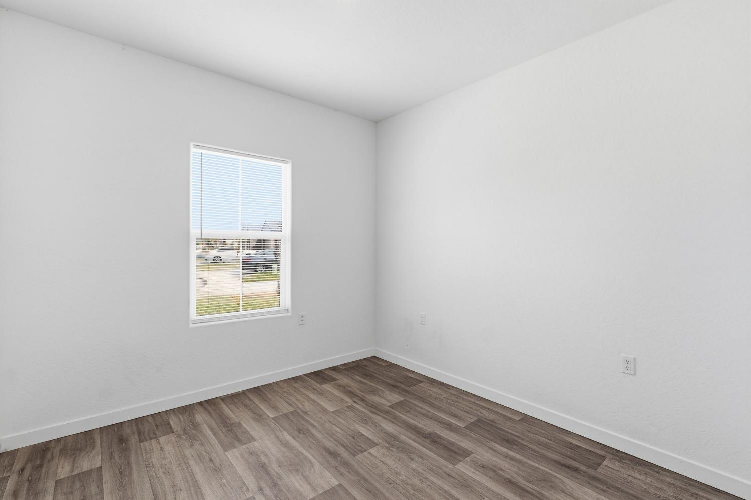 802 Atlantica Dr S, Madera, CA 93636