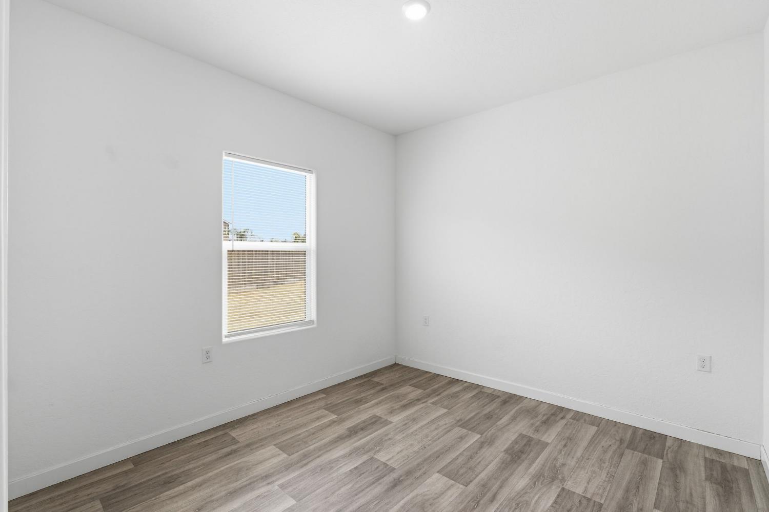 802 Atlantica Dr S, Madera, CA 93636