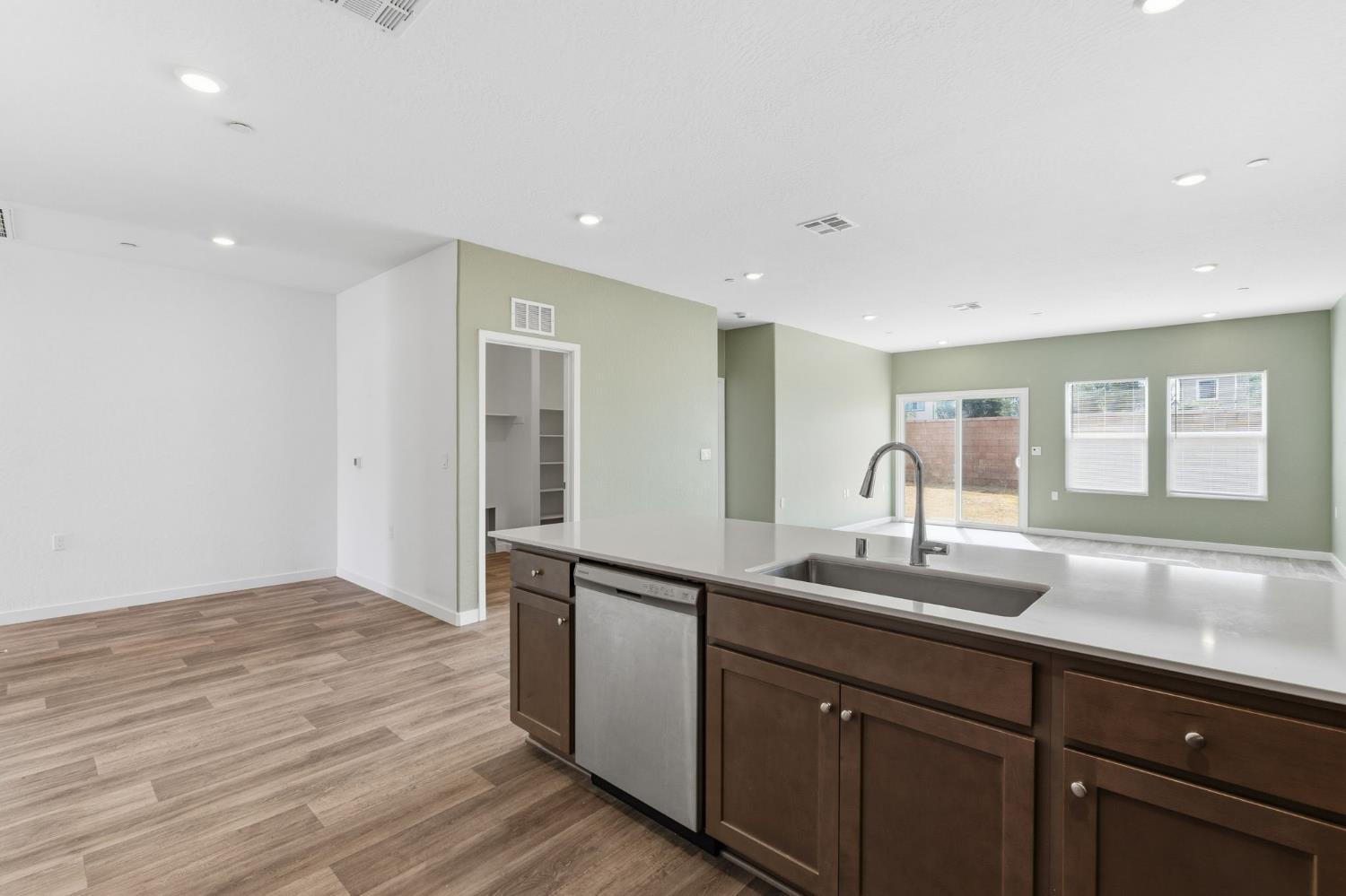 802 Atlantica Dr S, Madera, CA 93636