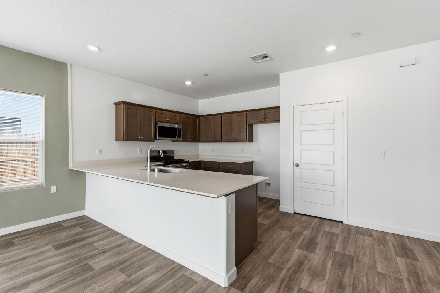 802 Atlantica Dr S, Madera, CA 93636