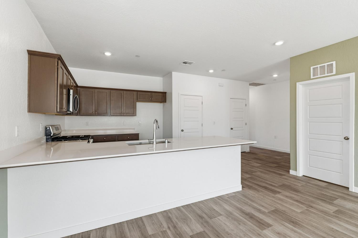 802 Atlantica Dr S, Madera, CA 93636