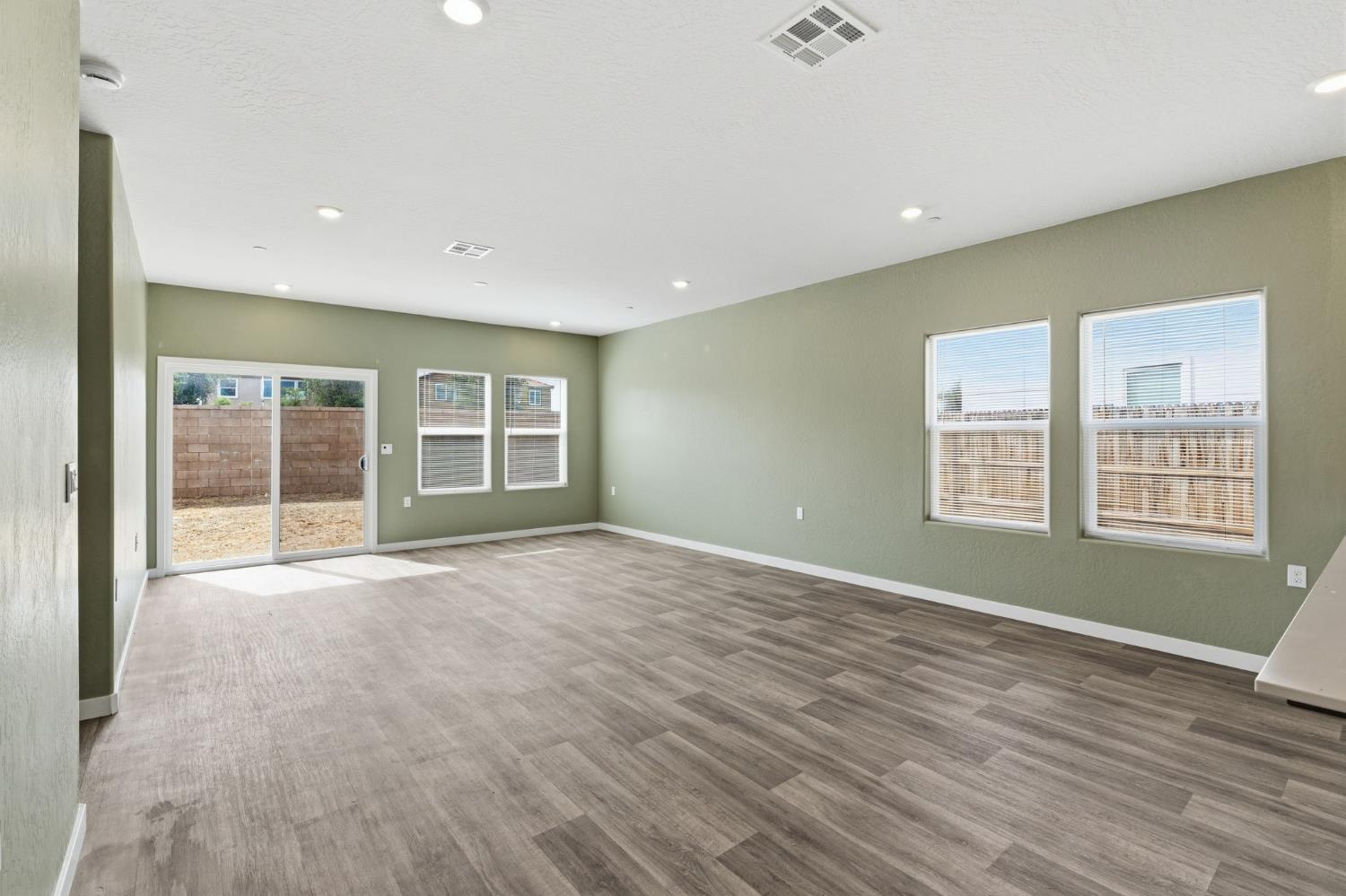 802 Atlantica Dr S, Madera, CA 93636