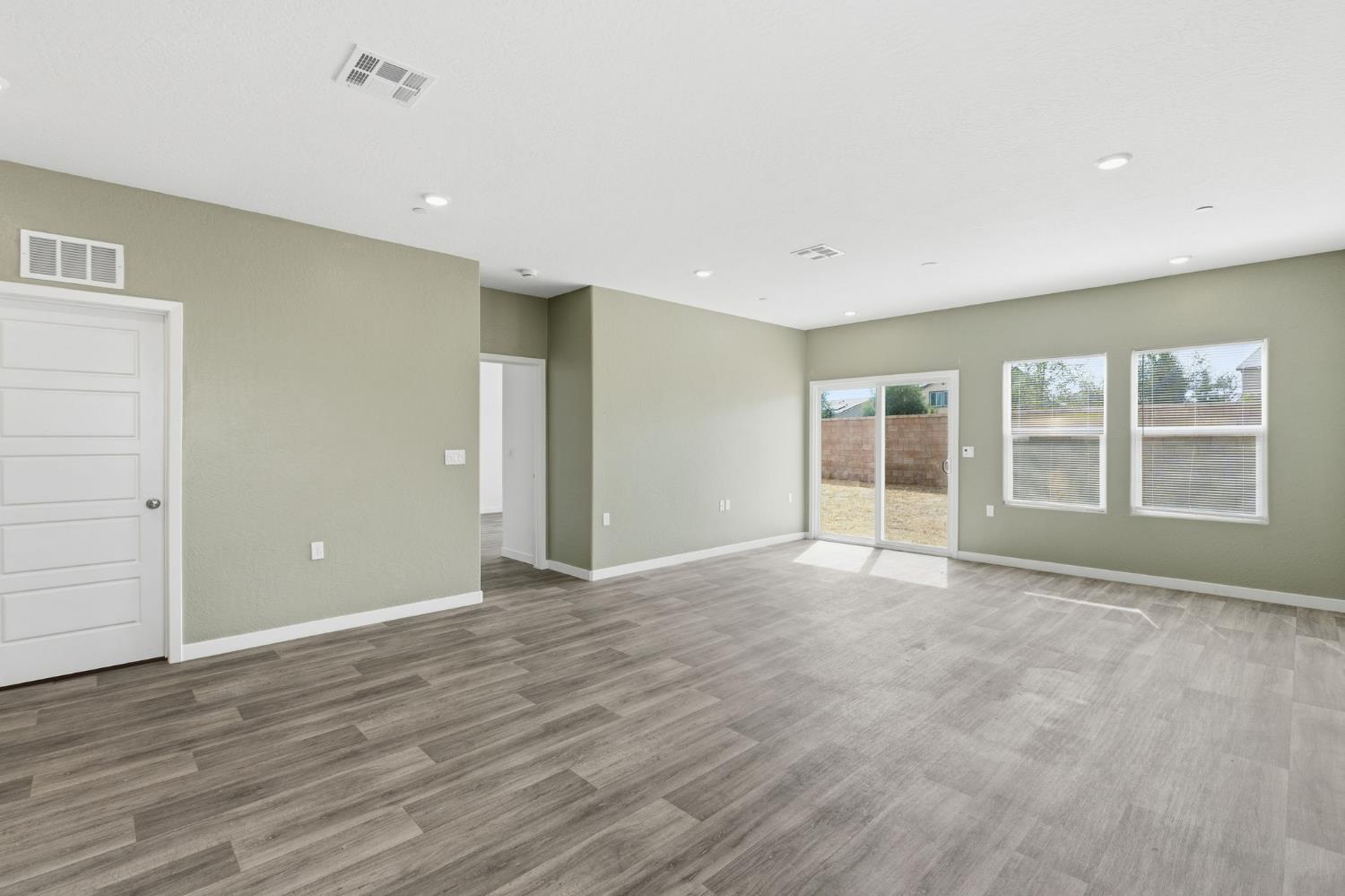 802 Atlantica Dr S, Madera, CA 93636
