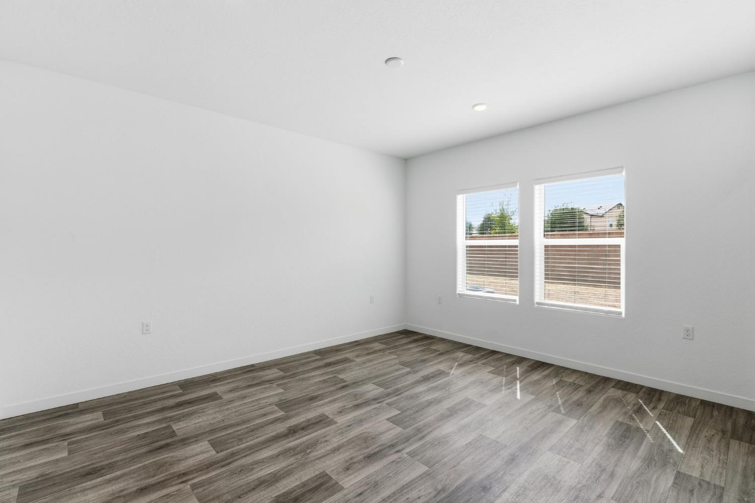 802 Atlantica Dr S, Madera, CA 93636