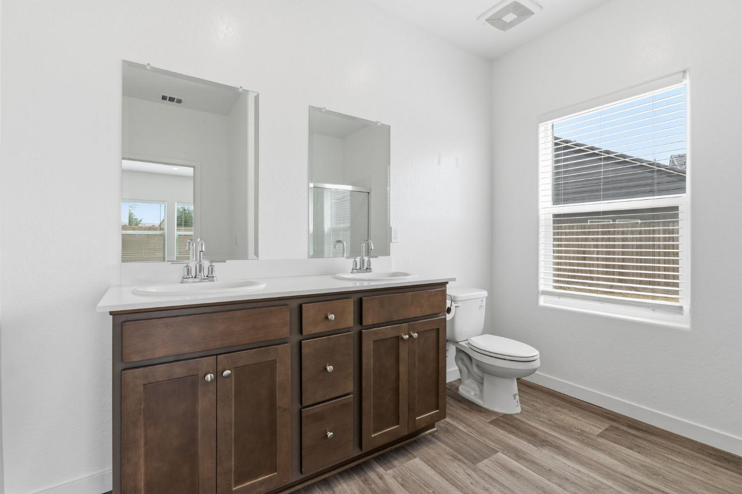 802 Atlantica Dr S, Madera, CA 93636