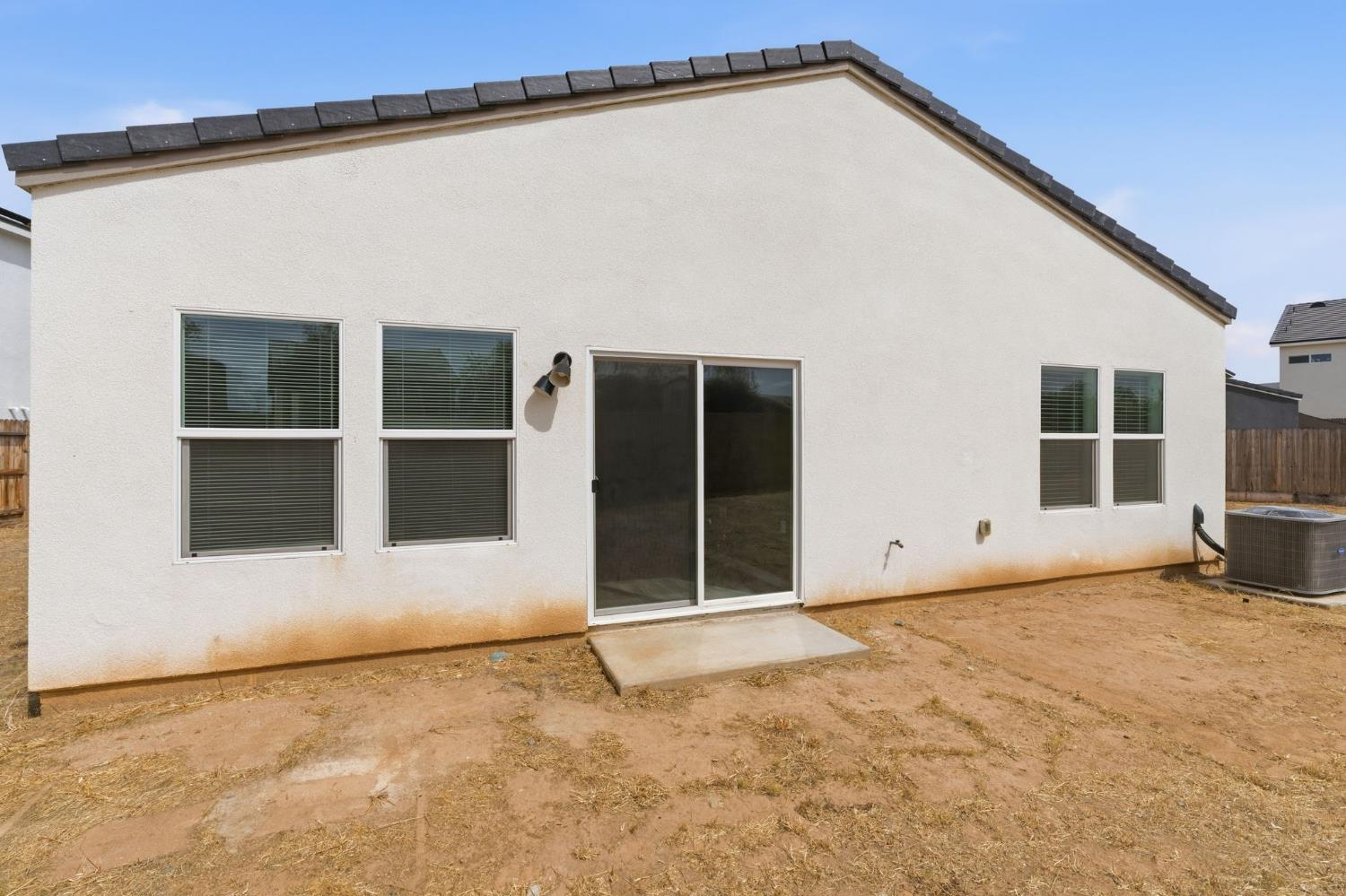 802 Atlantica Dr S, Madera, CA 93636