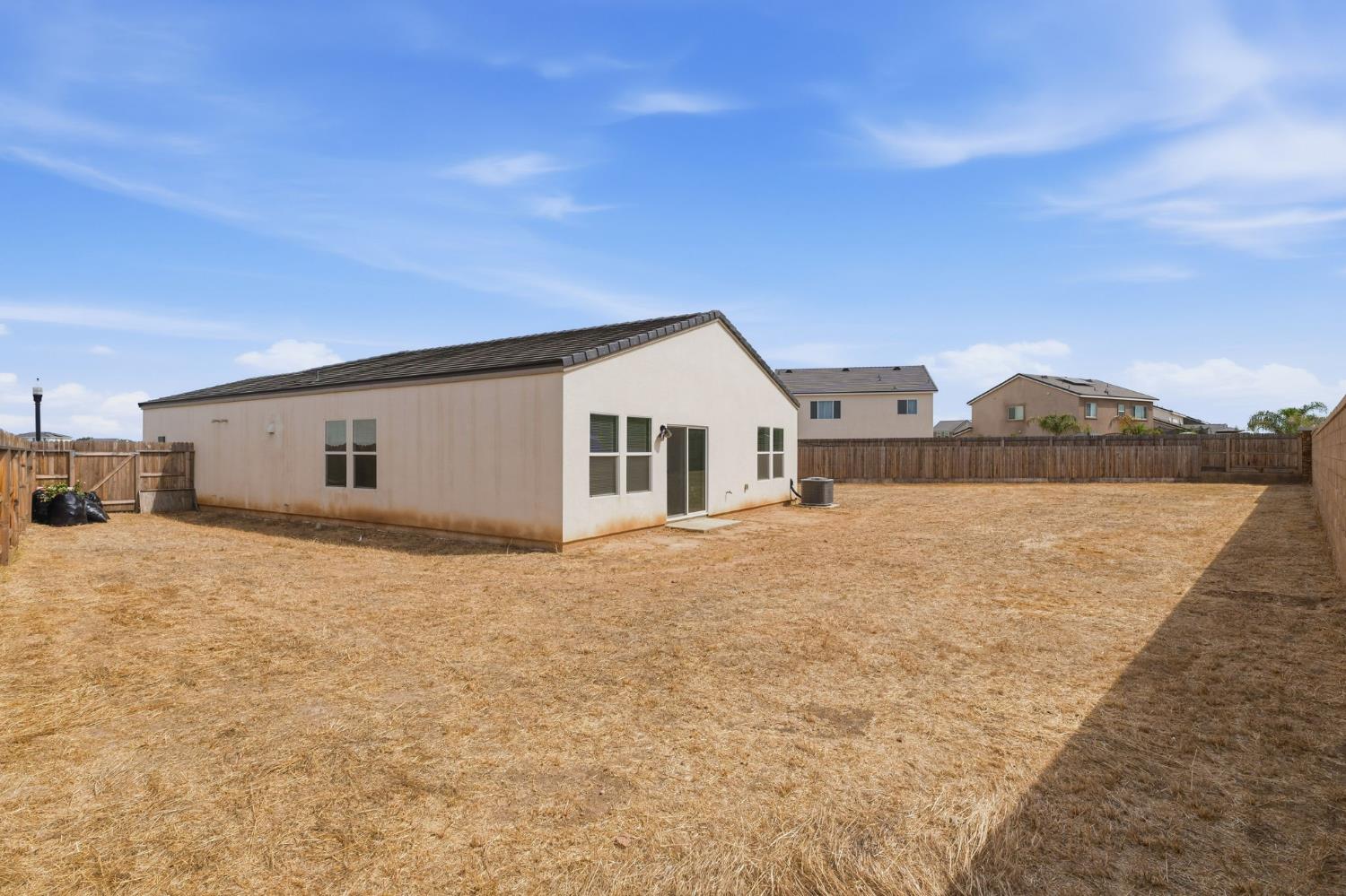 802 Atlantica Dr S, Madera, CA 93636