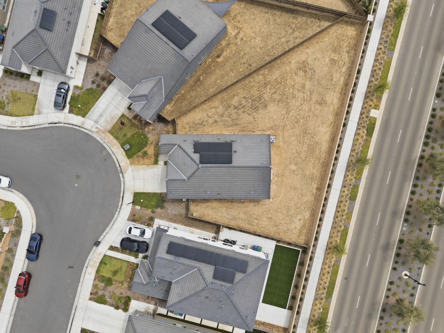 802 Atlantica Dr S, Madera, CA 93636