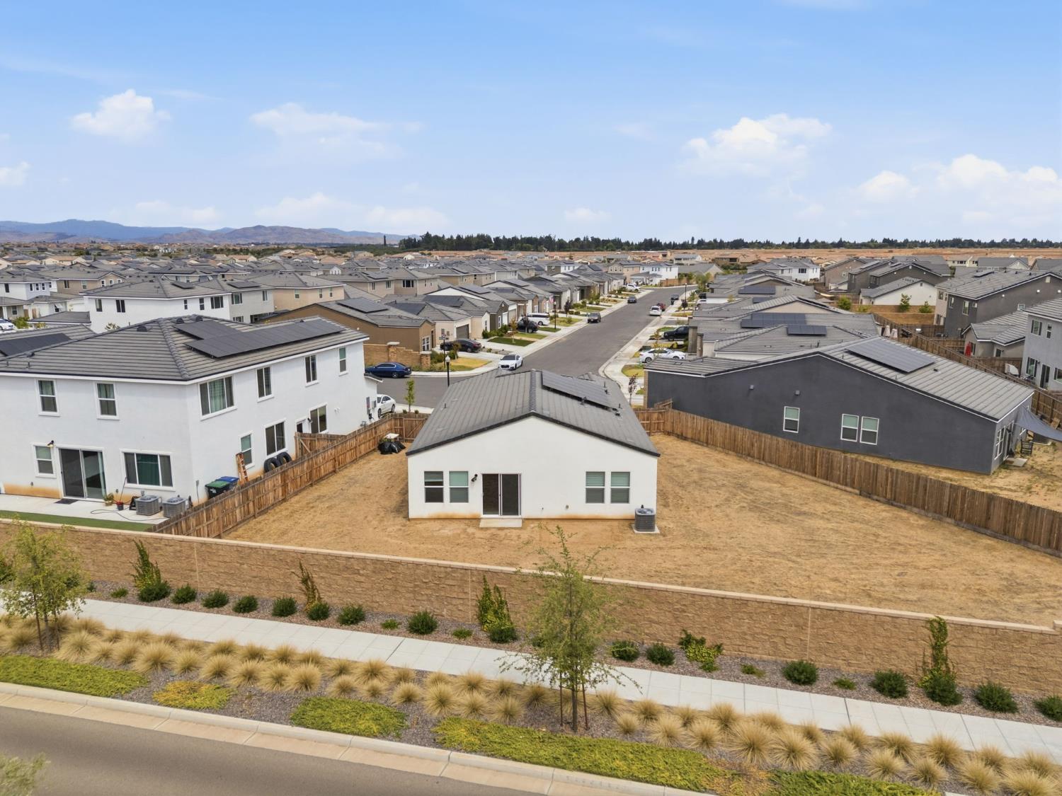 802 Atlantica Dr S, Madera, CA 93636
