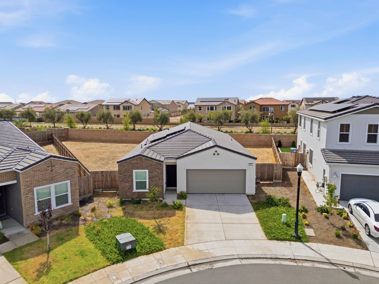 802 Atlantica Dr S, Madera, CA 93636