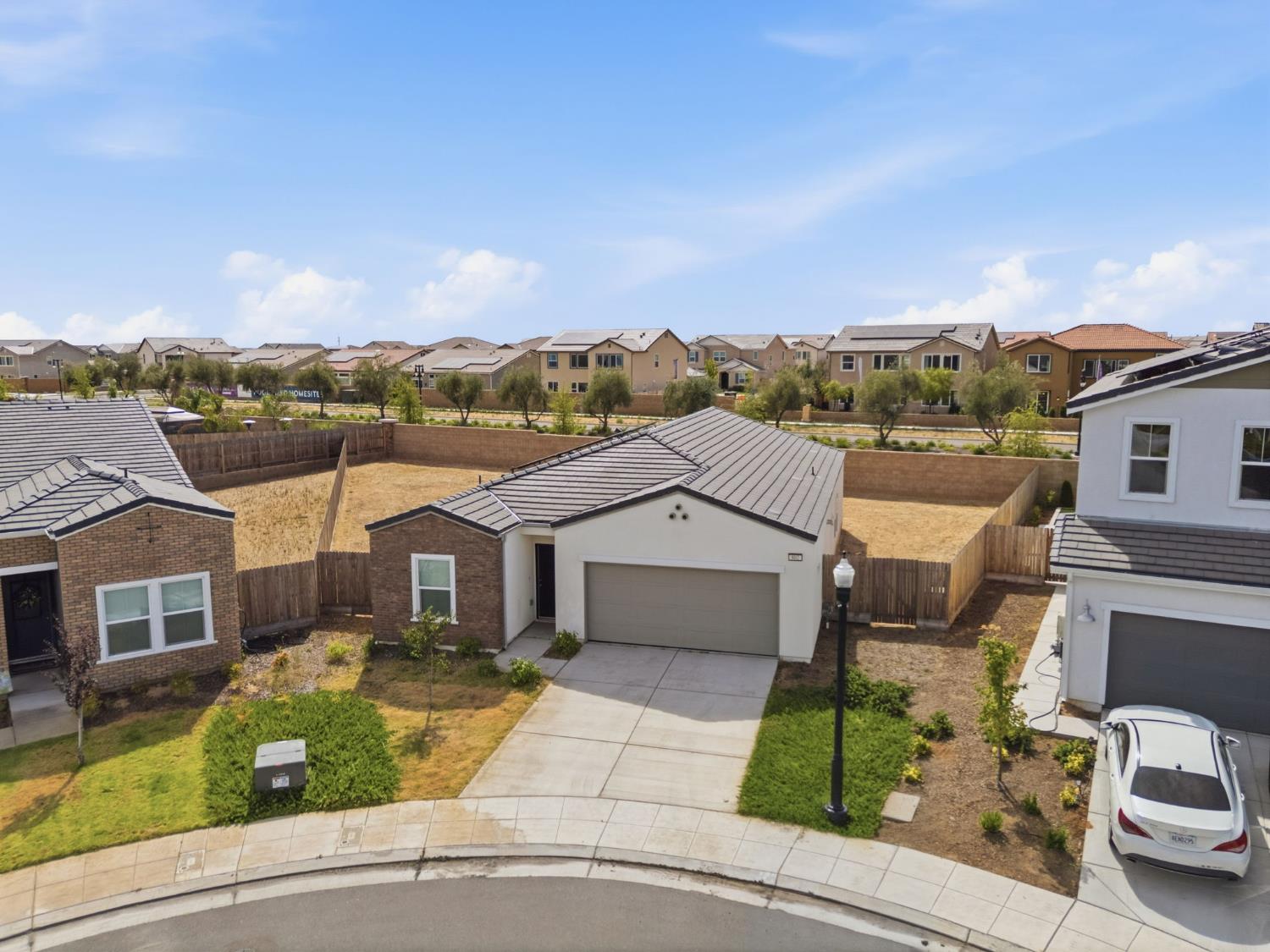 802 Atlantica Dr S, Madera, CA 93636