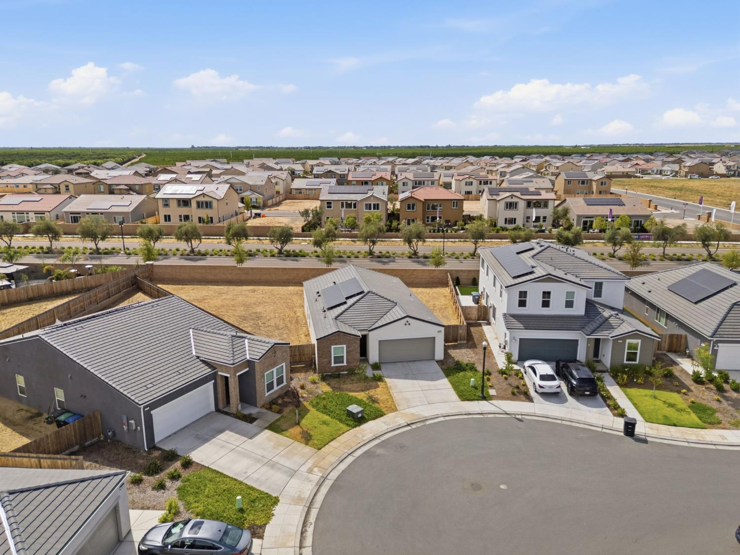 802 Atlantica Dr S, Madera, CA 93636