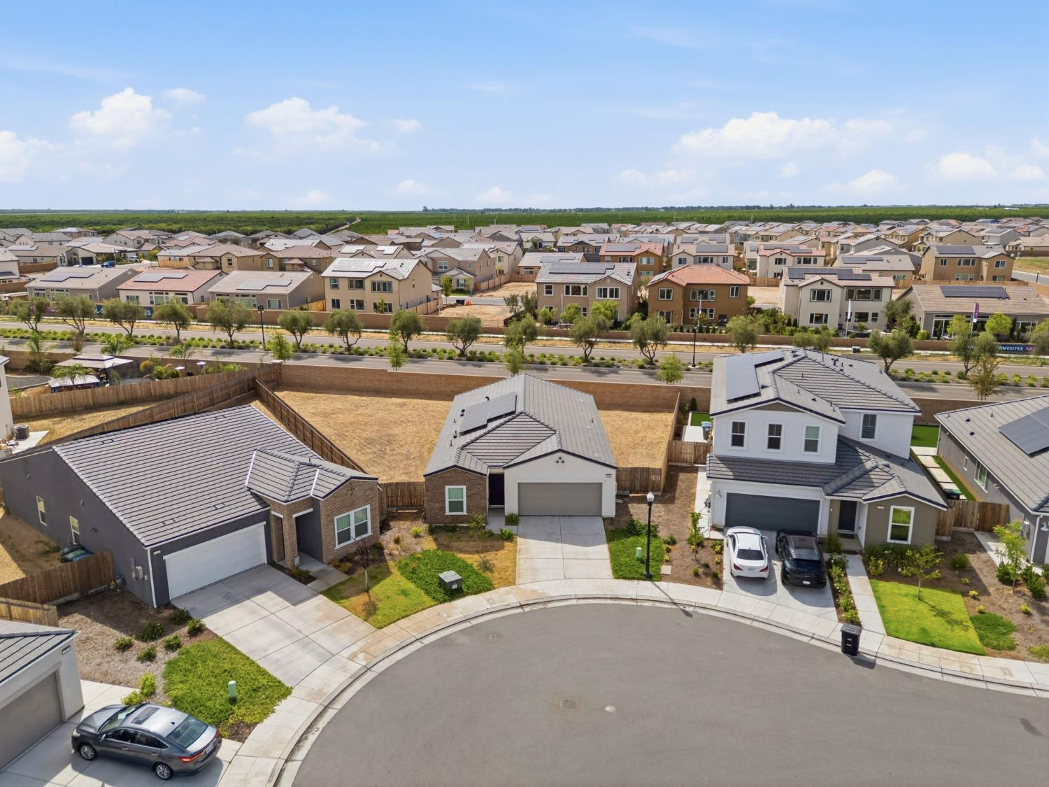 802 Atlantica Dr S, Madera, CA 93636