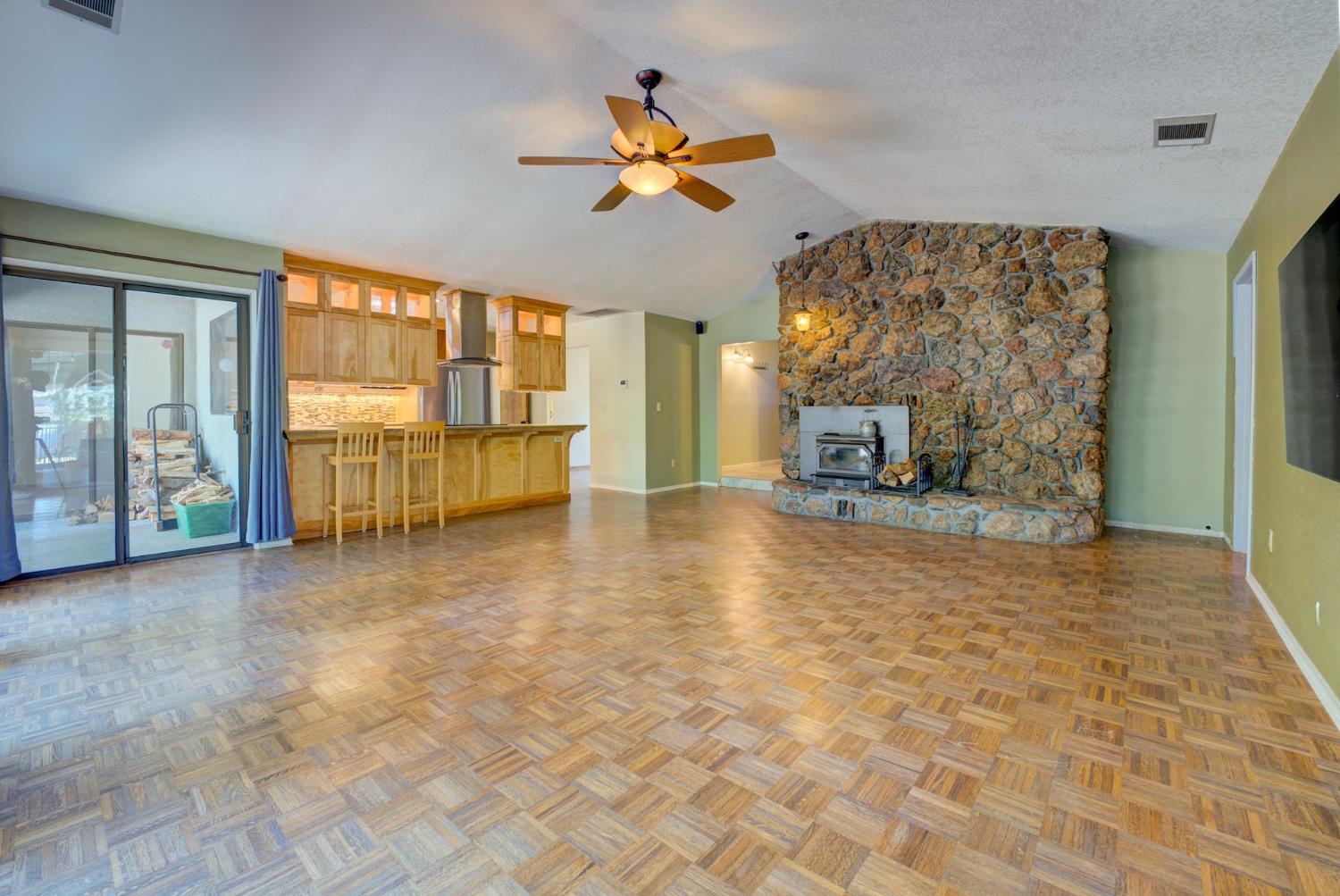 33720 Globe Dr, Springville, CA 93265