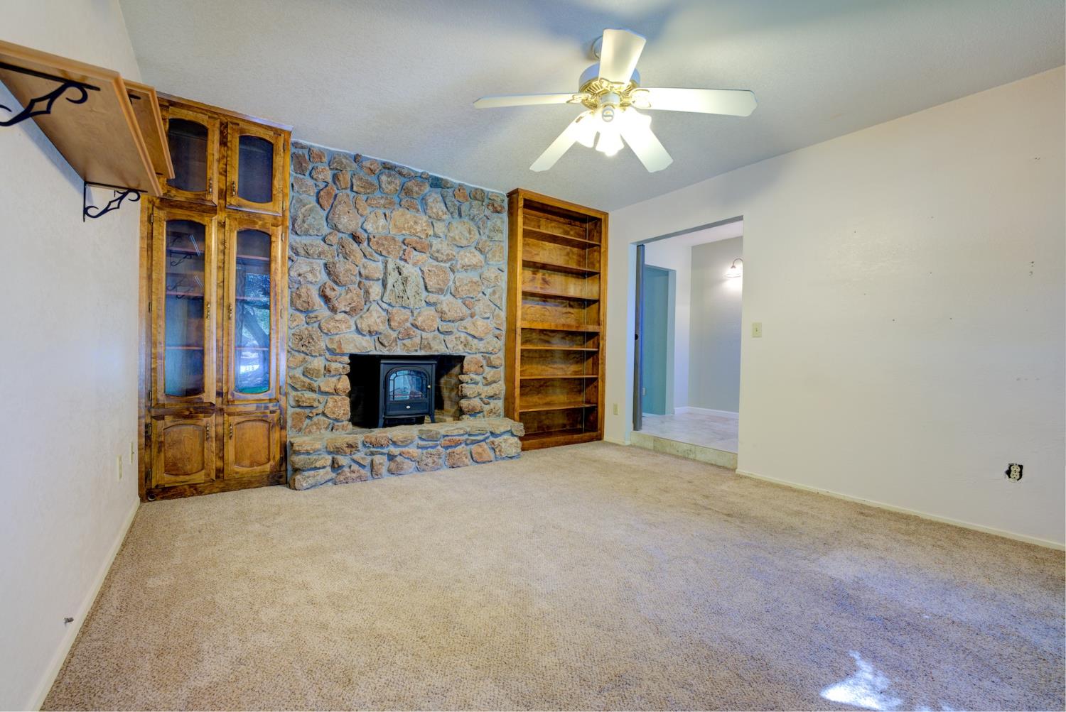 33720 Globe Dr, Springville, CA 93265