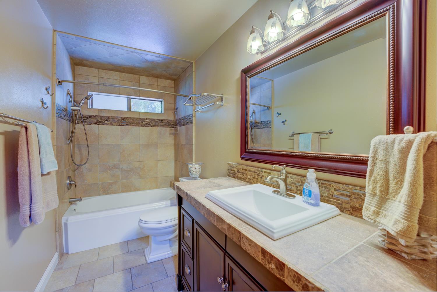 33720 Globe Dr, Springville, CA 93265