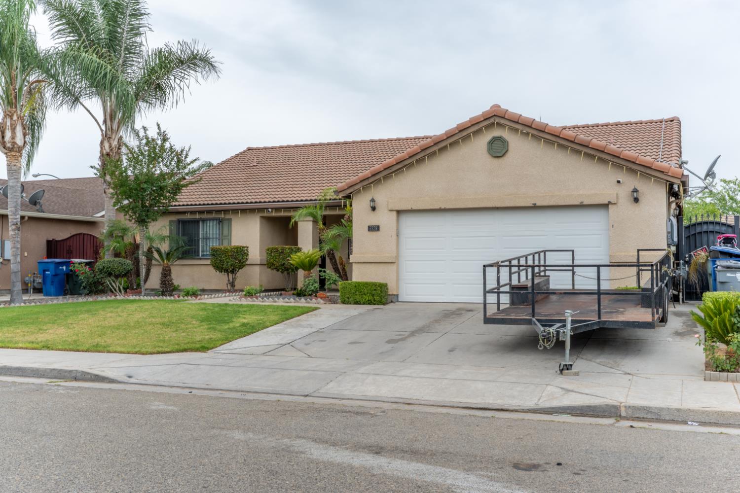 3329 N Gregory Ave, Fresno, CA 93722