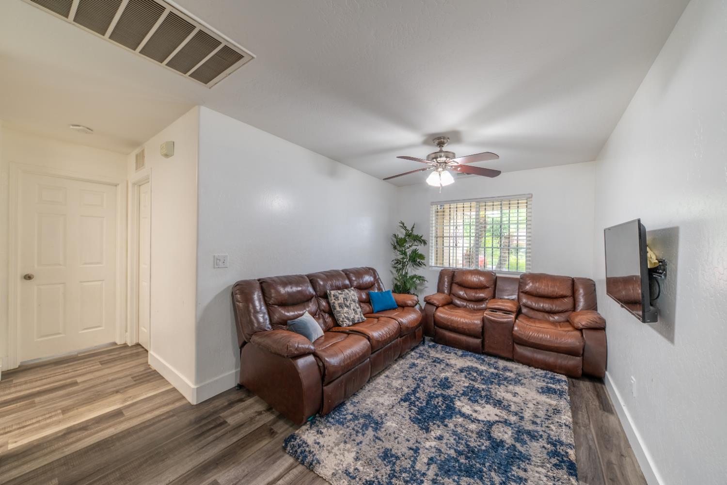 3329 N Gregory Ave, Fresno, CA 93722