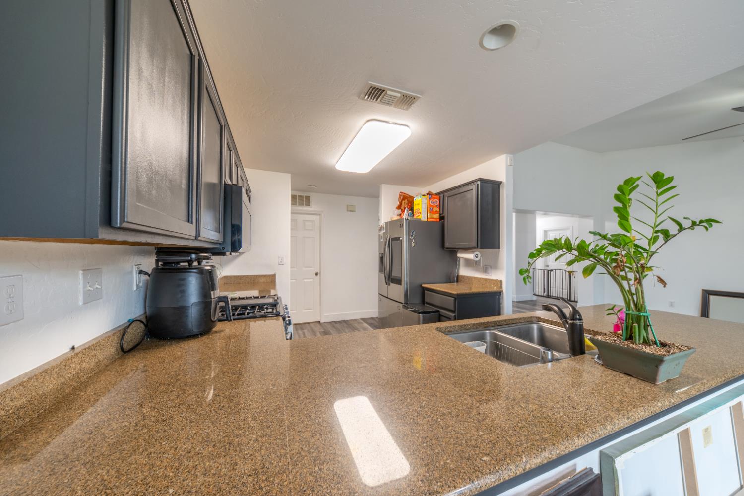 3329 N Gregory Ave, Fresno, CA 93722