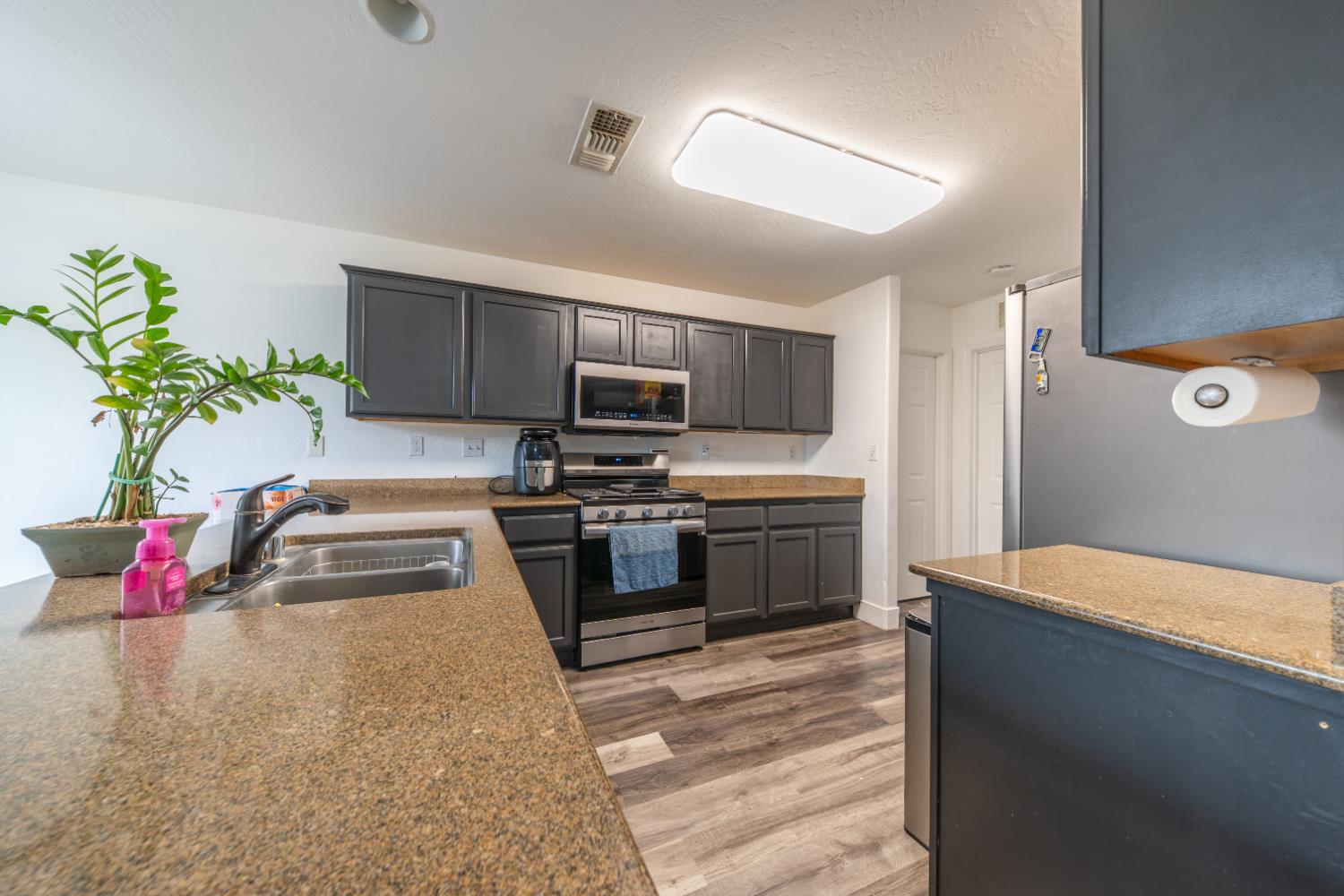 3329 N Gregory Ave, Fresno, CA 93722