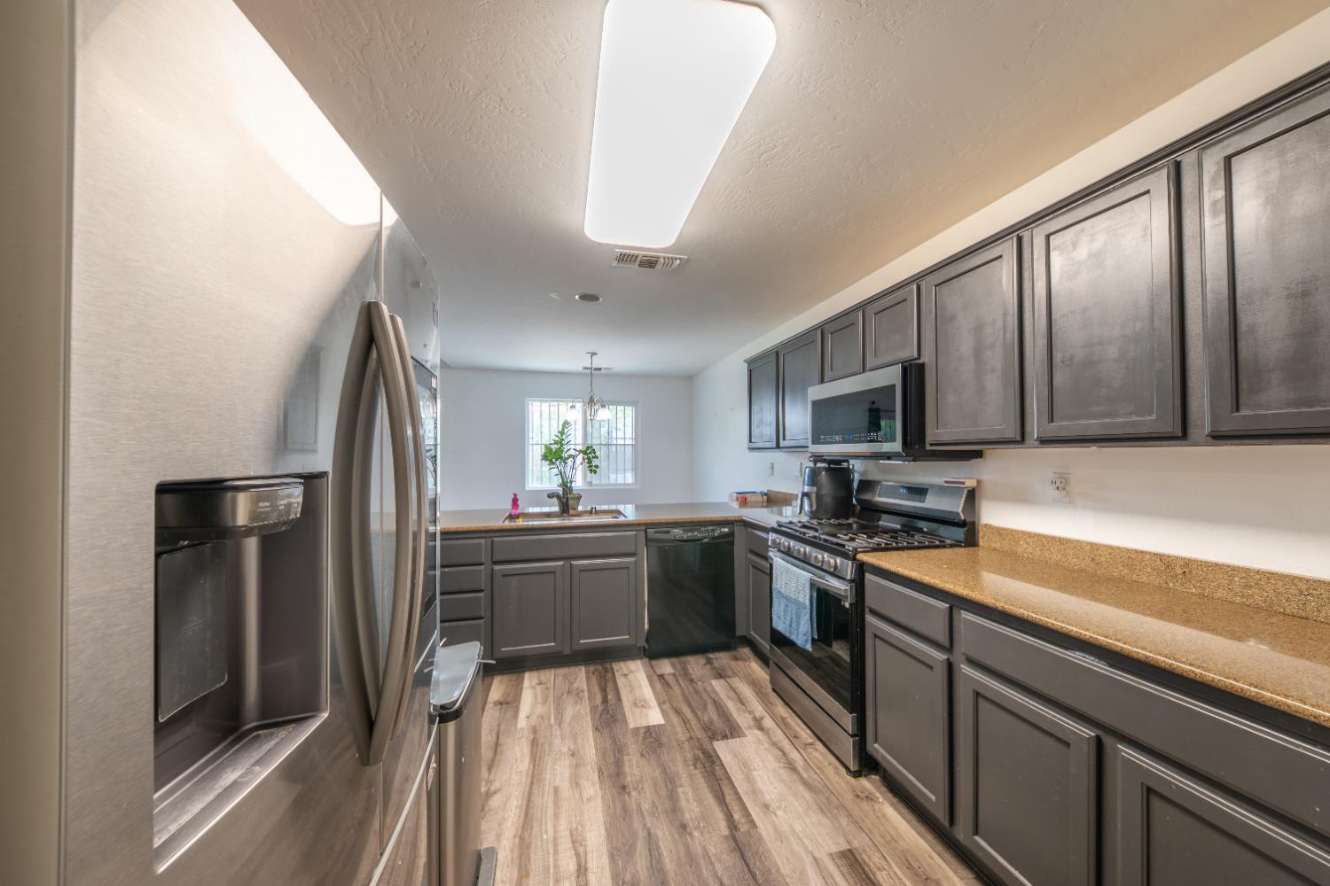 3329 N Gregory Ave, Fresno, CA 93722