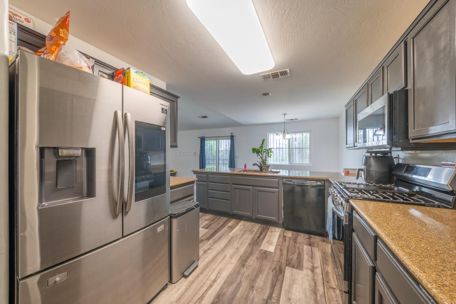 3329 N Gregory Ave, Fresno, CA 93722
