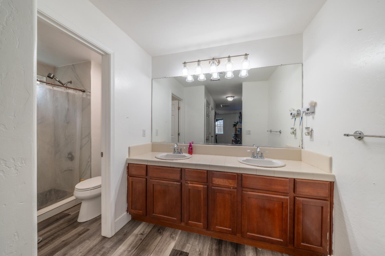 3329 N Gregory Ave, Fresno, CA 93722