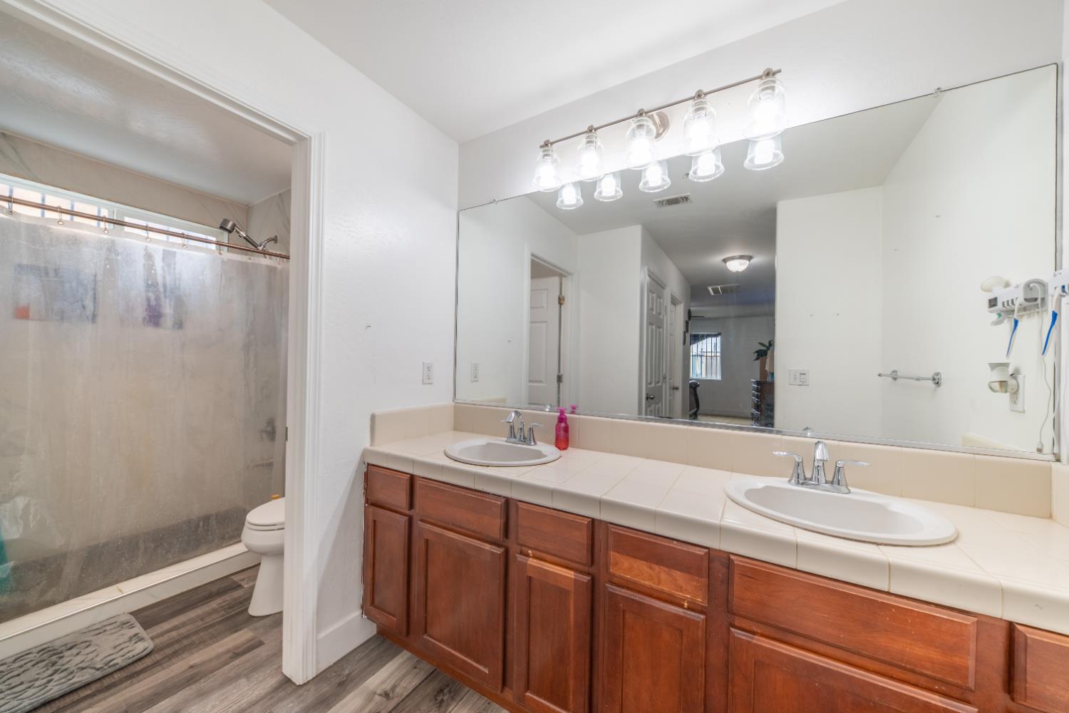3329 N Gregory Ave, Fresno, CA 93722
