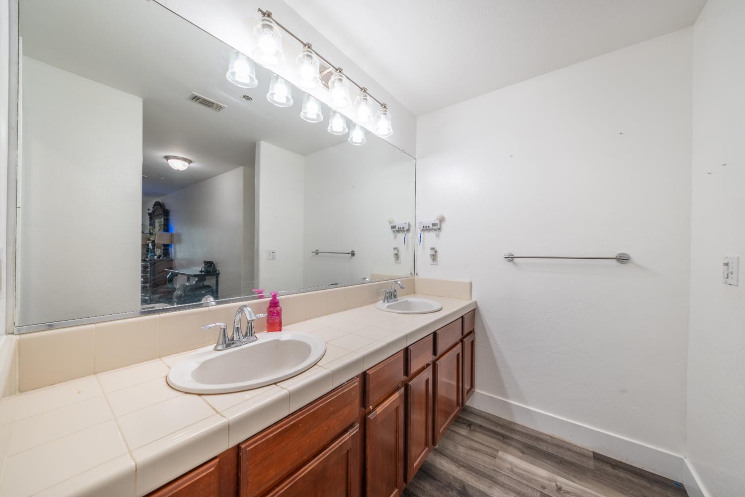 3329 N Gregory Ave, Fresno, CA 93722