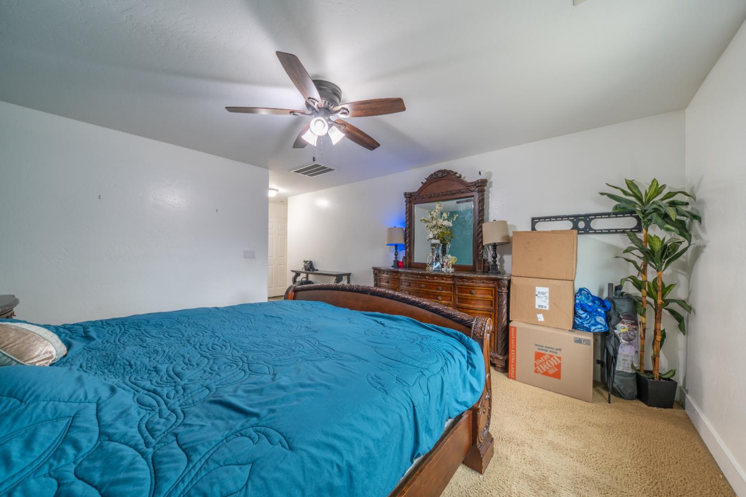 3329 N Gregory Ave, Fresno, CA 93722