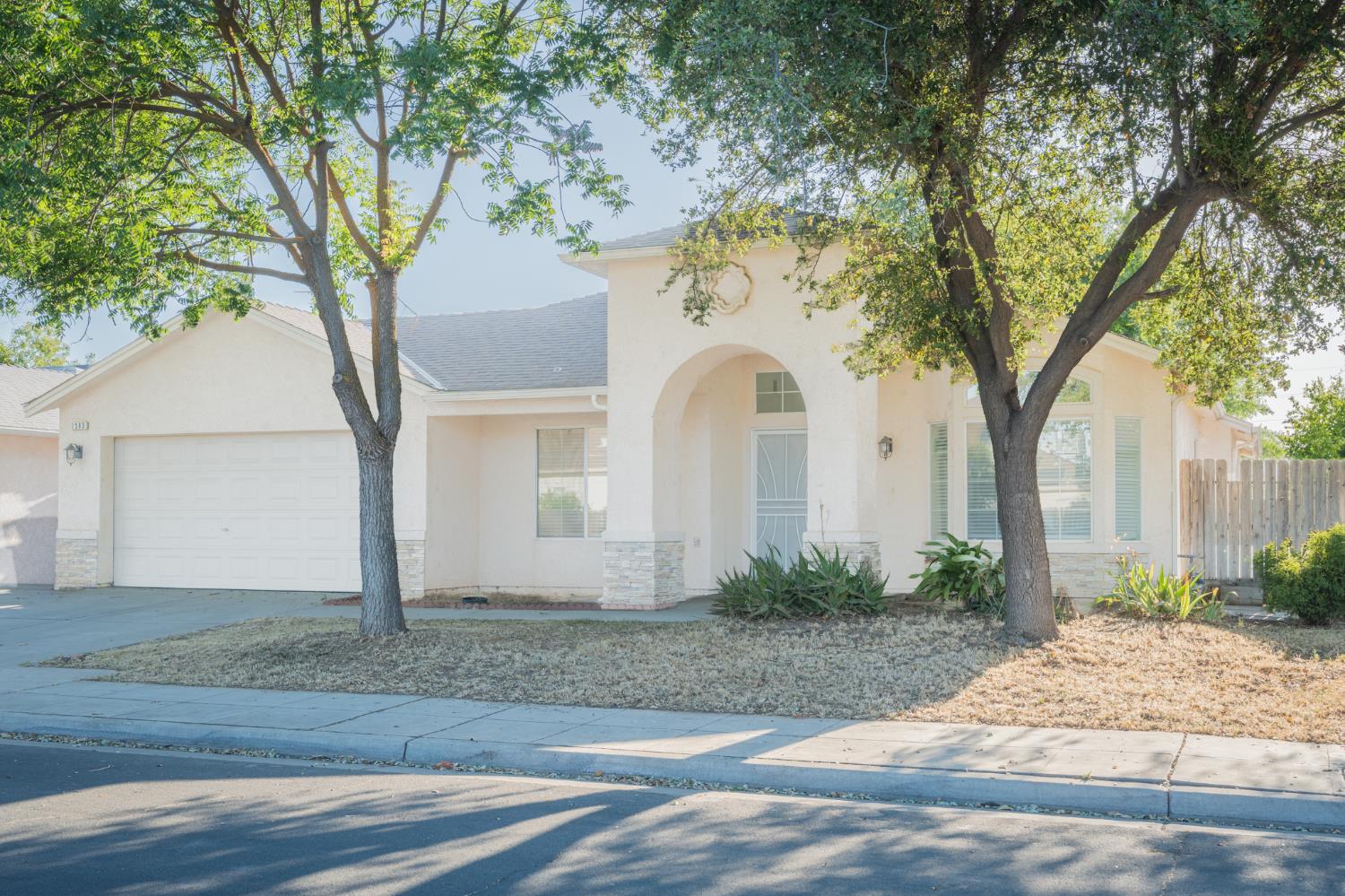 1583 N Carnegie Ave, Fresno, CA 93722