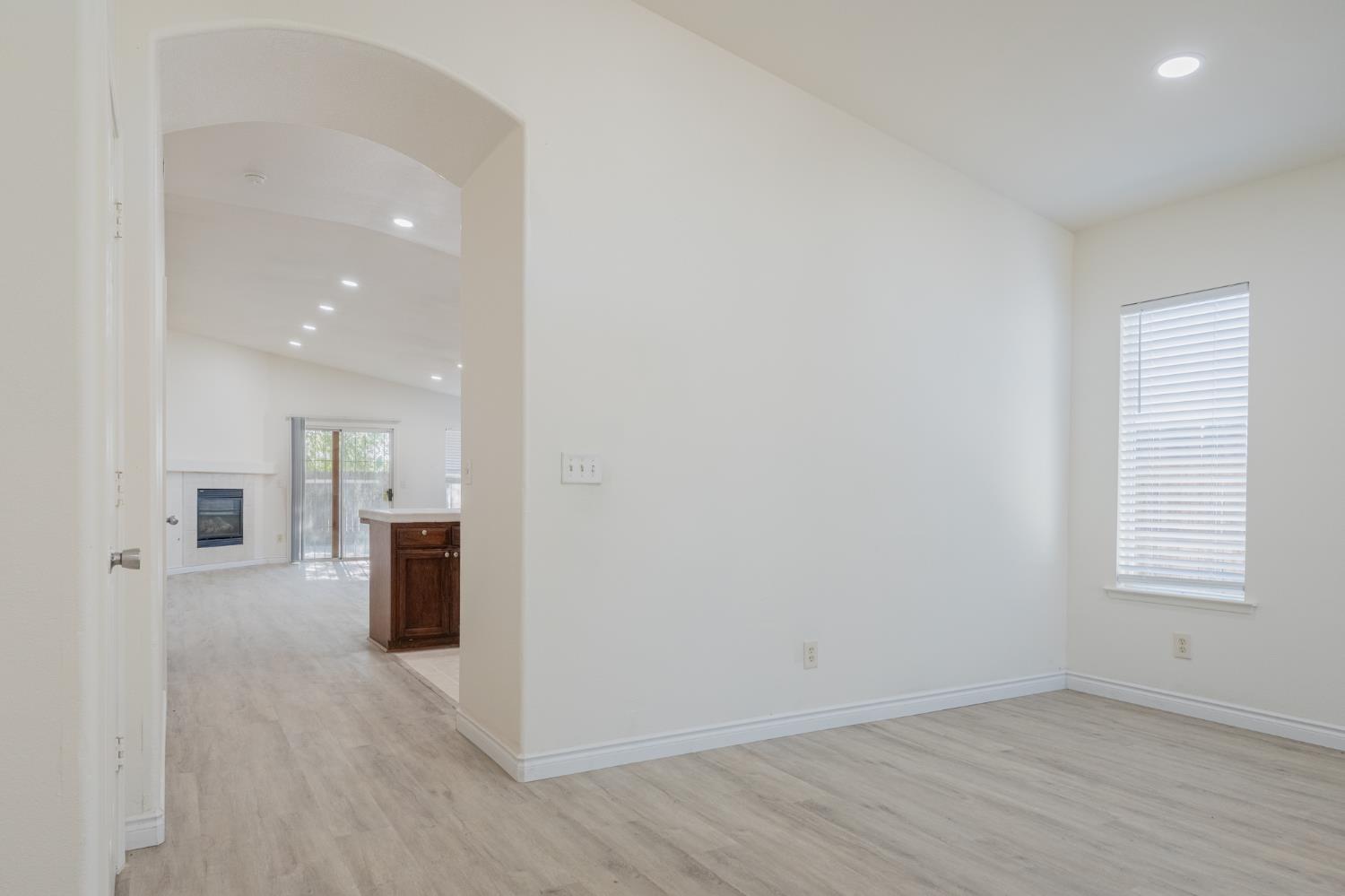 1583 N Carnegie Ave, Fresno, CA 93722