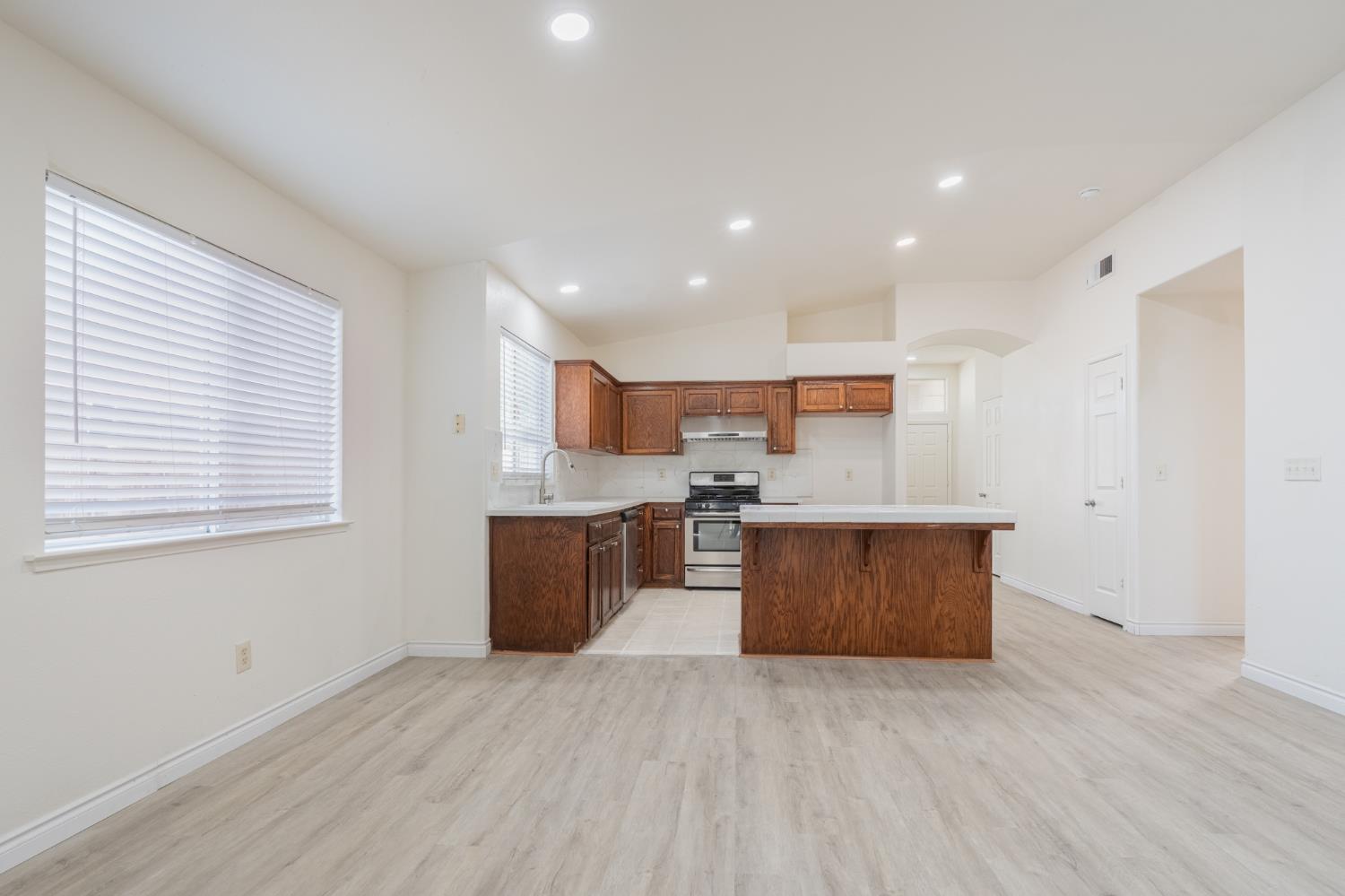 1583 N Carnegie Ave, Fresno, CA 93722