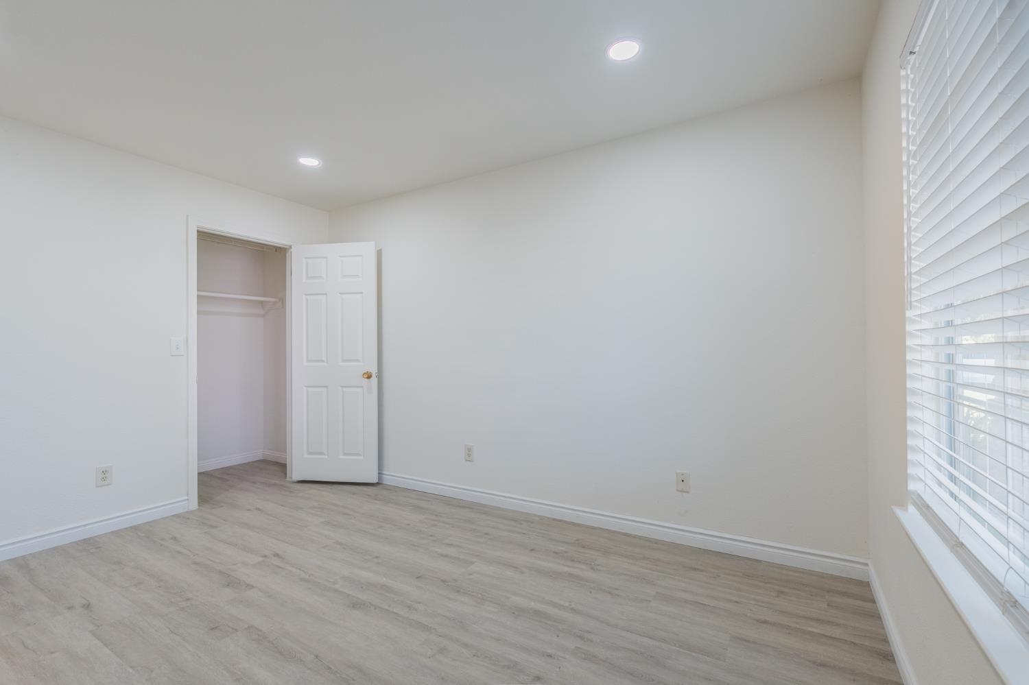 1583 N Carnegie Ave, Fresno, CA 93722