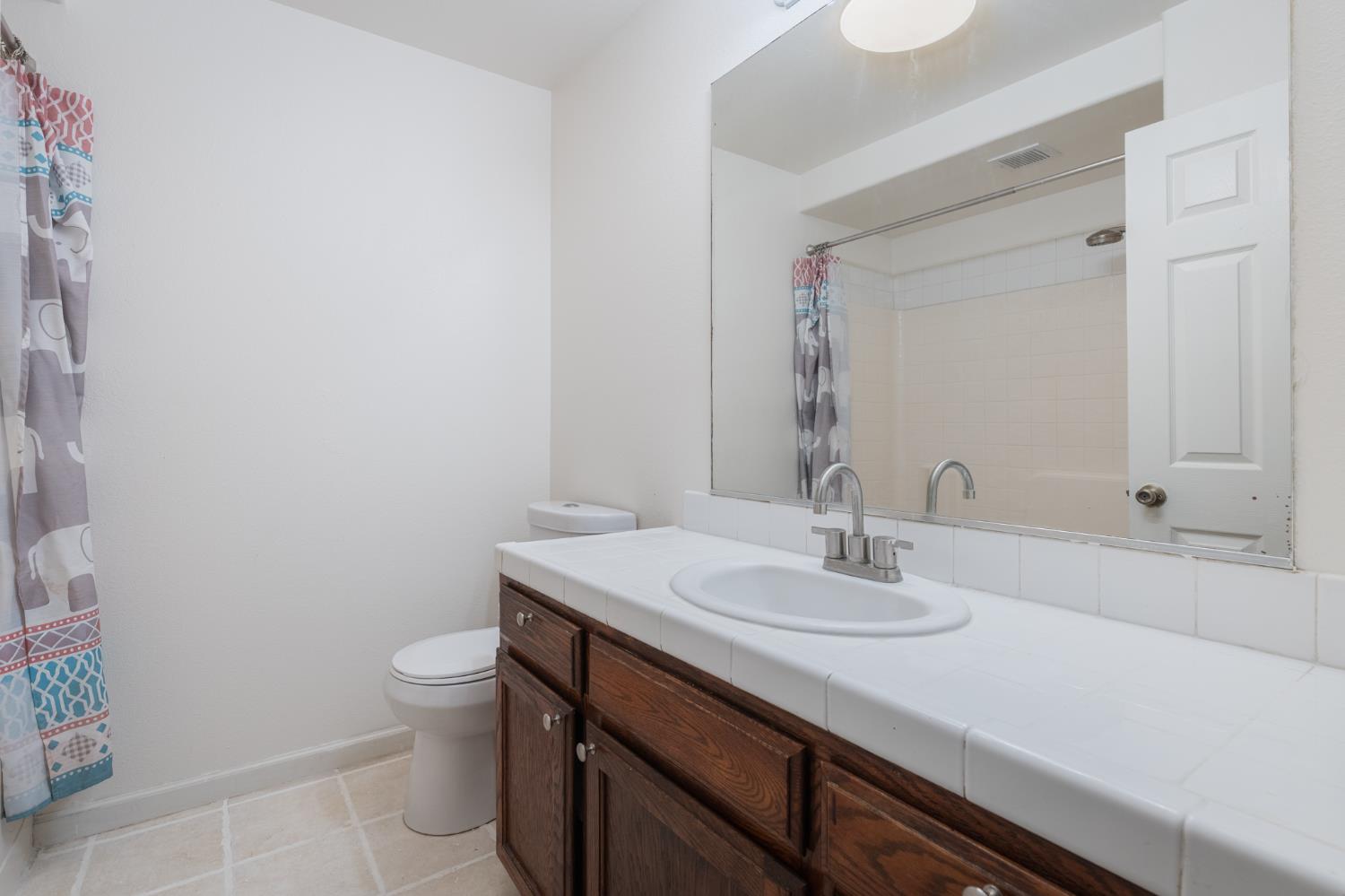 1583 N Carnegie Ave, Fresno, CA 93722