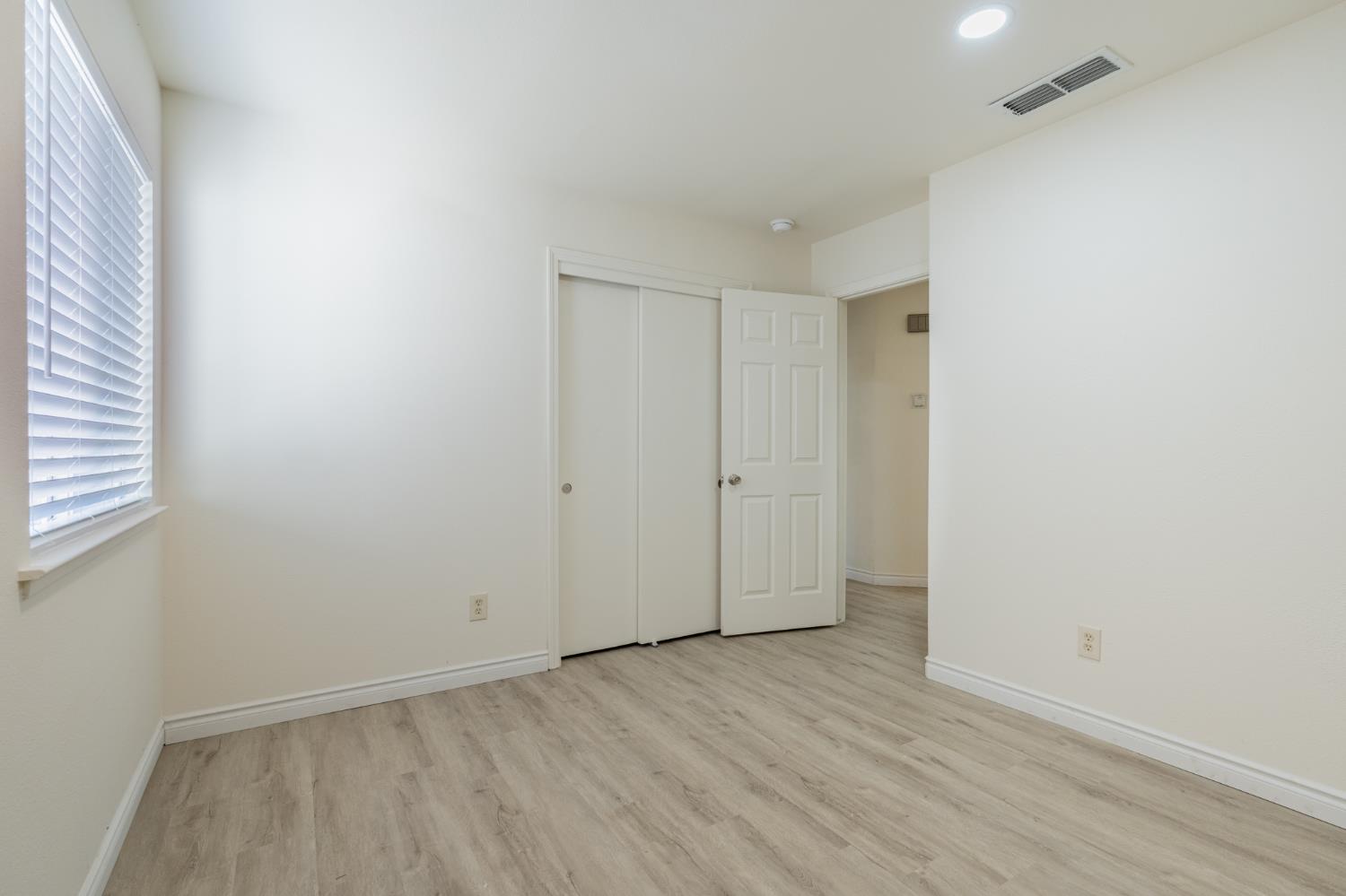 1583 N Carnegie Ave, Fresno, CA 93722