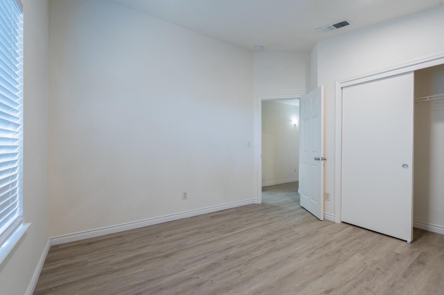 1583 N Carnegie Ave, Fresno, CA 93722