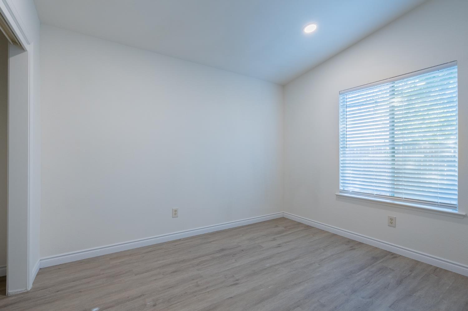 1583 N Carnegie Ave, Fresno, CA 93722