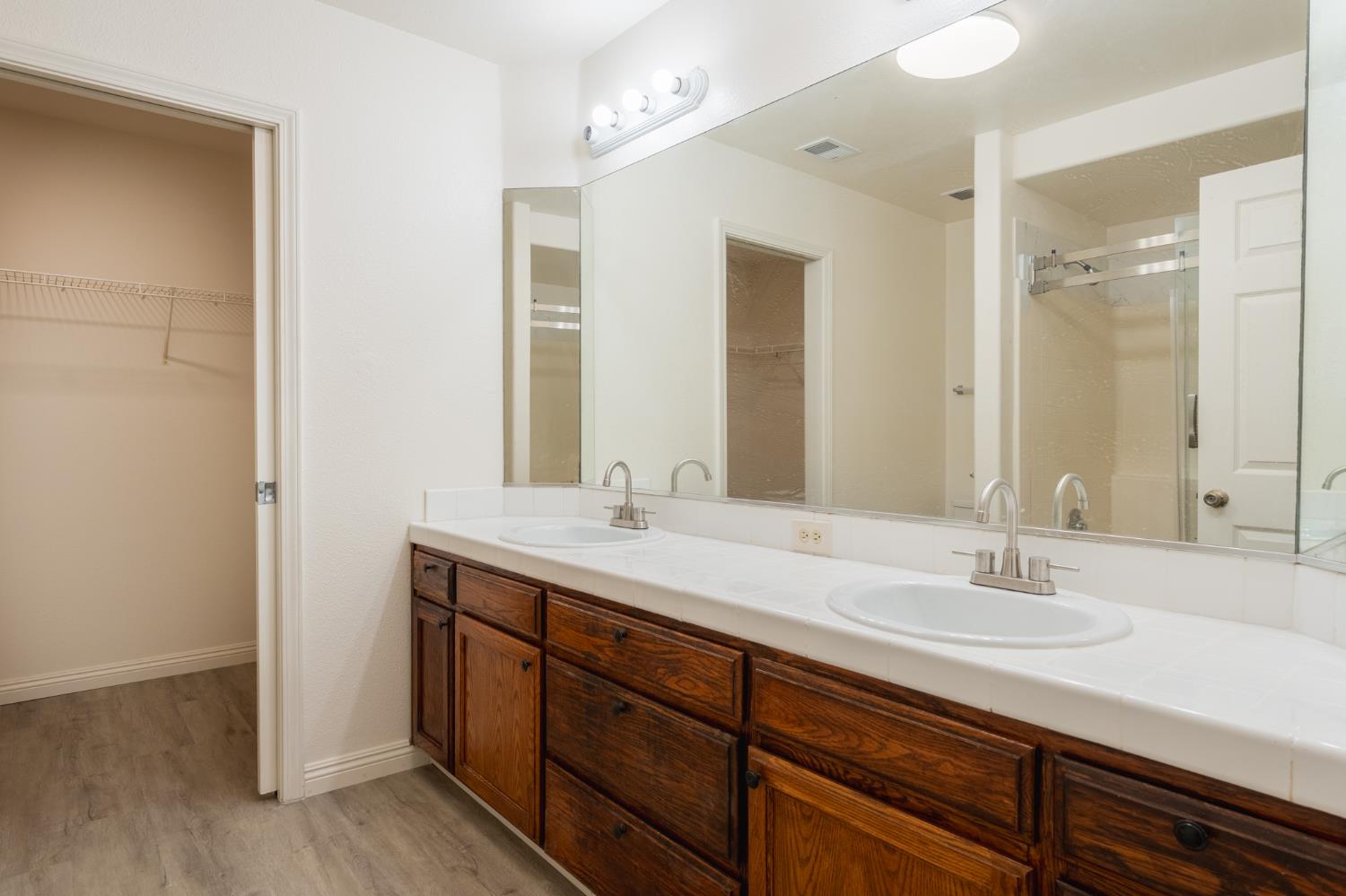 1583 N Carnegie Ave, Fresno, CA 93722