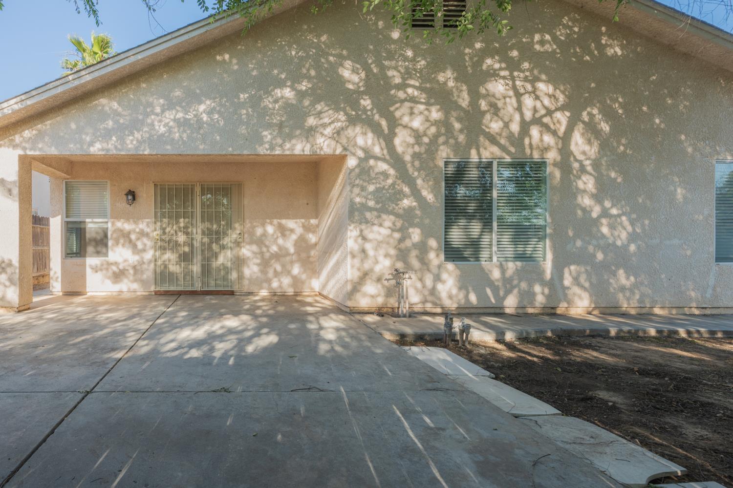 1583 N Carnegie Ave, Fresno, CA 93722