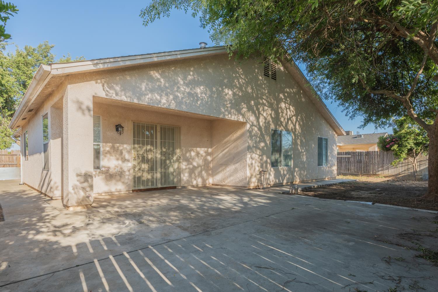 1583 N Carnegie Ave, Fresno, CA 93722