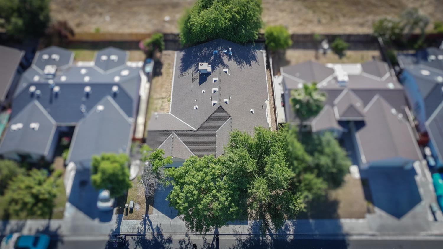 1583 N Carnegie Ave, Fresno, CA 93722