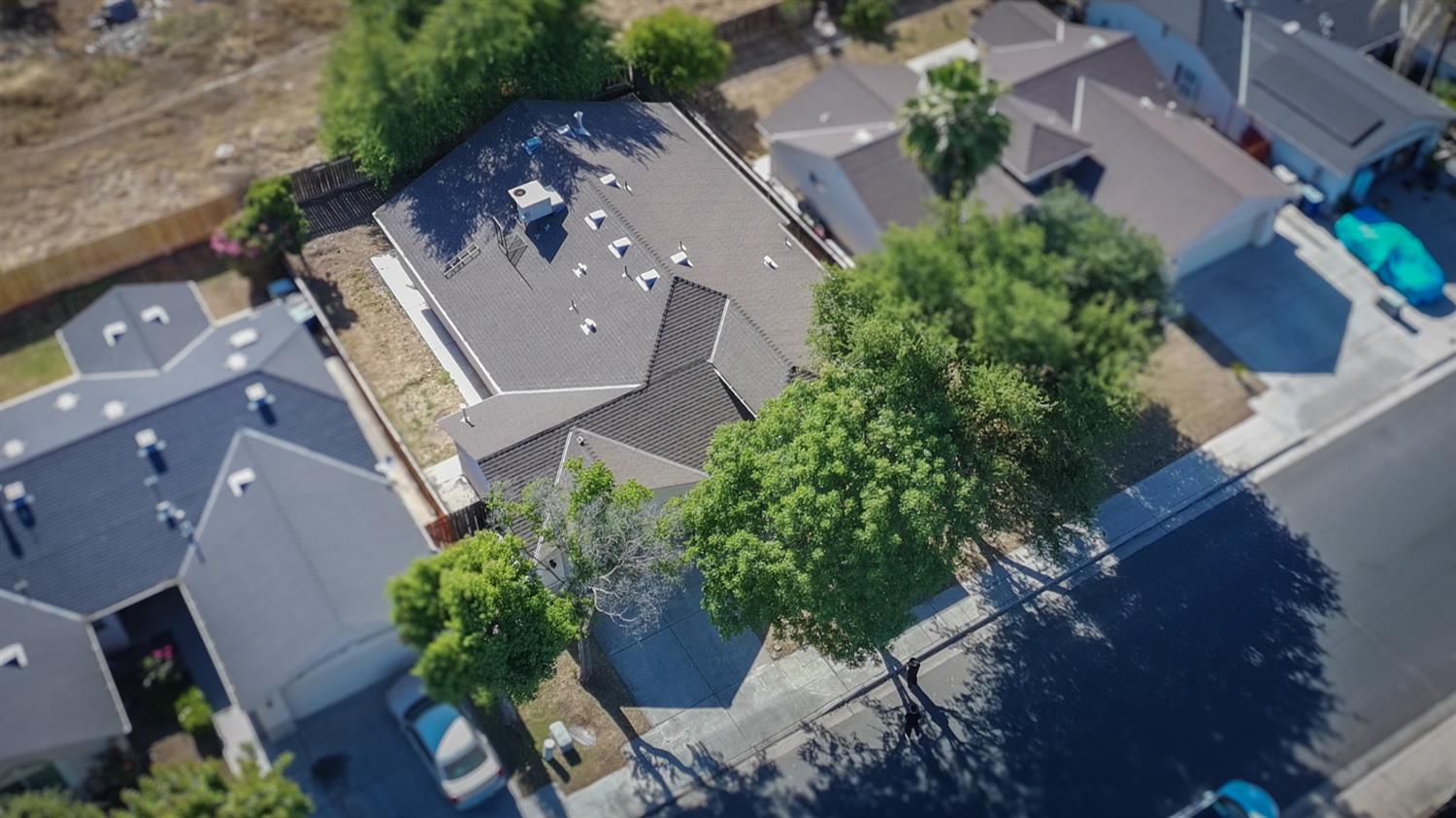 1583 N Carnegie Ave, Fresno, CA 93722